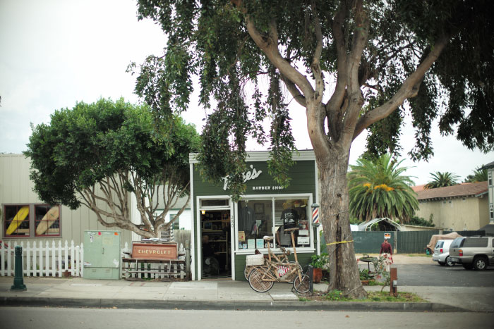 Une petite boutique de barbier  - photo par Laurel Duermael 