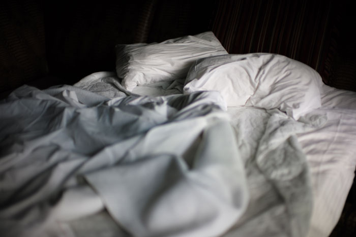 Des draps défaits  - photo par Laurel Duermael 