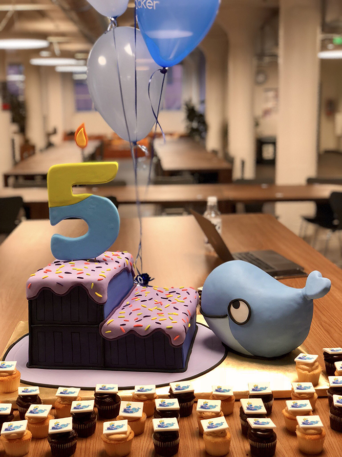 Gâteau Docker avec la baleine, d'après mon dessin ! J'adore ! Et la photo est très belle.